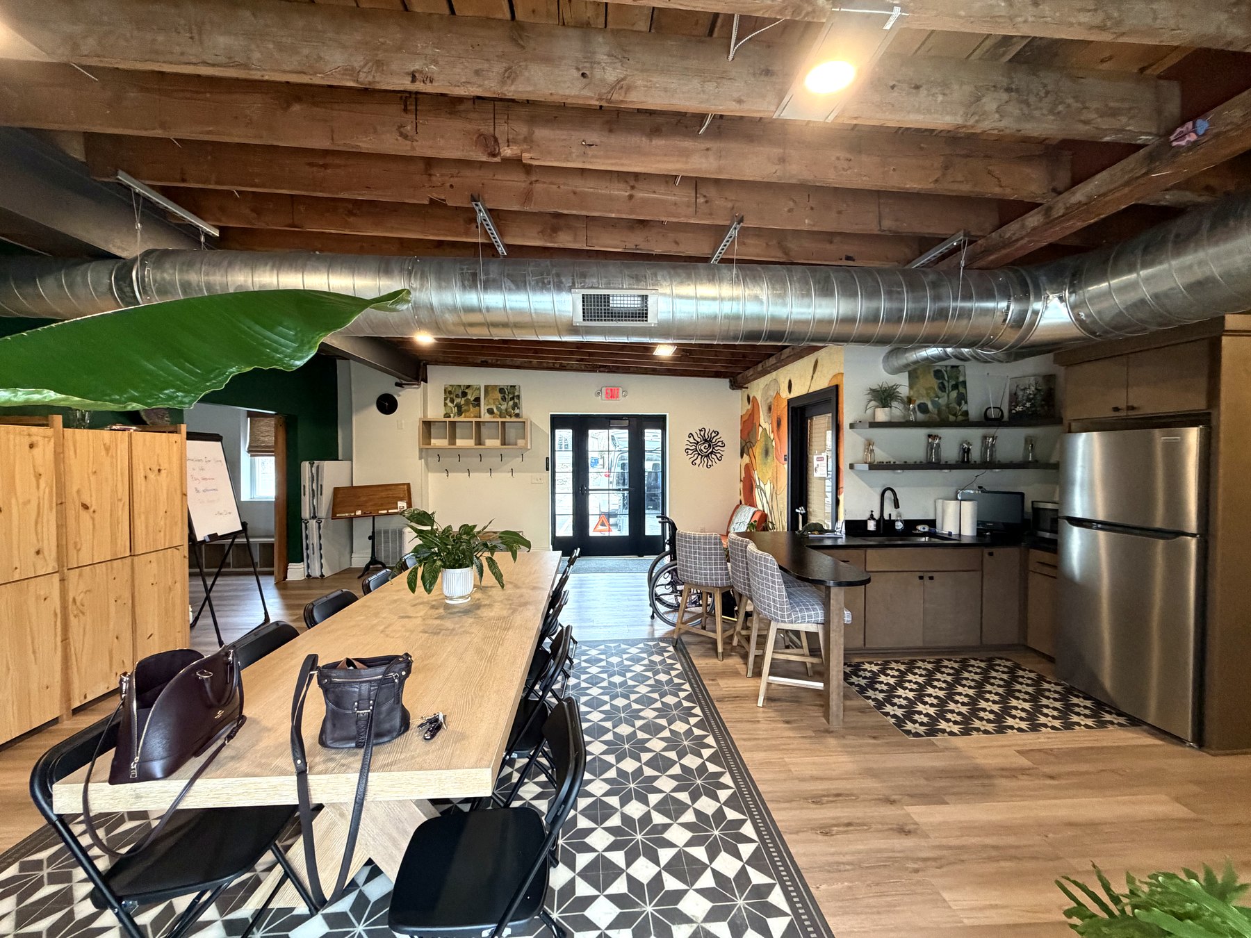 Indigo Sun lounge and kitchenette area with warm wood and green accents
